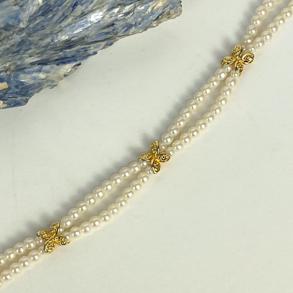 Double Strand White and Gold Tone Beaded Bracelet. - Picture 5 of 6